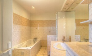 Bathroom - Vrbo Property (VIGGIANELLO)