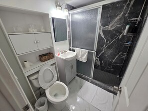 Bathroom - Cozy Downtown Lake Mary House (Lake Mary)