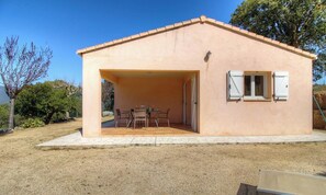 Outdoor dining - Vrbo Property (SOLLACARO)