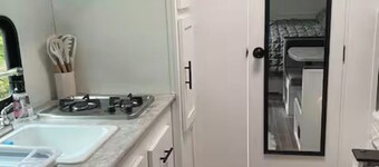 Charming RV in friendly Bethpage