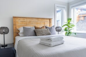 3 slaapkamers, een strijkplank/strijkijzer, wifi, beddengoed