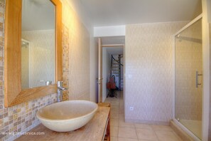 Bathroom - Vrbo Property (PATRIMONIO)