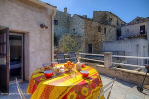 Outdoor dining - Vrbo Property (PATRIMONIO)