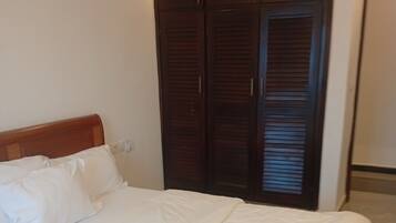 Deluxe Penthouse, 2 Bedrooms, Kitchen, Garden View | Desk, laptop workspace, blackout curtains, iron/ironing board