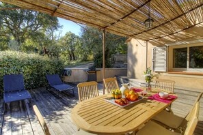 Outdoor dining - Vrbo Property (PORTO VECCHIO)