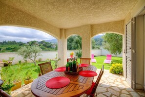 Outdoor dining - Vrbo Property (FURIANI)