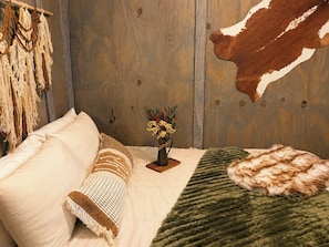 Room - Glamping Cabin With AC at Greeter Falls Campground (Altamont)