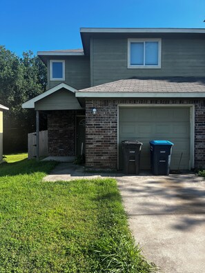 Exterior - DFW World Cup Corporate Headquarters – 3BR Home near Stadium (Fort Worth)