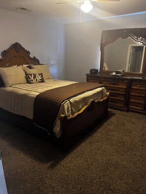 Room - DFW World Cup Corporate Headquarters – 3BR Home near Stadium (Fort Worth)