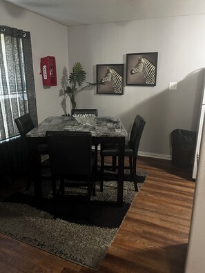 Dining - DFW World Cup Corporate Headquarters – 3BR Home near Stadium (Fort Worth)