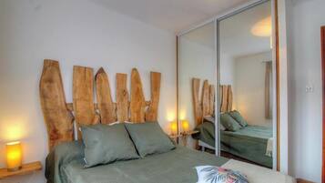 3 bedrooms, travel crib, WiFi (free)