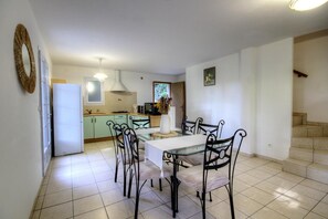 Dining - Vrbo Property (PATRIMONIO)