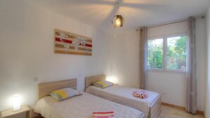 A bedroom with two beds, a window with curtains, a wall-mounted light fixture, and a map artwork. - Villa Rossa - SARI SOLENZARA (SARI SOLENZARA)
