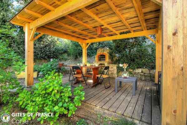 Outdoor dining - Vrbo Property (CANNELLE D'ORCINO)