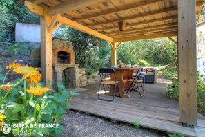 Outdoor dining - Vrbo Property (CANNELLE D'ORCINO)
