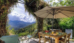Outdoor dining - U Paradisu - AITI - Gîte (AITI)