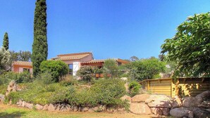 A Mediterranean-style villa with a tiled roof, surrounded by lush greenery and a stone wall. - A Parniccia - PORTO VECCHIO (PORTO VECCHIO)