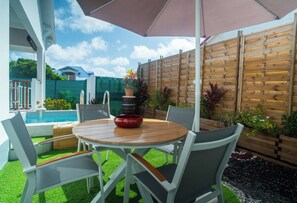 Outdoor dining - Private pool villa - Grand-Bourg - Near beach (Grand-Bourg)