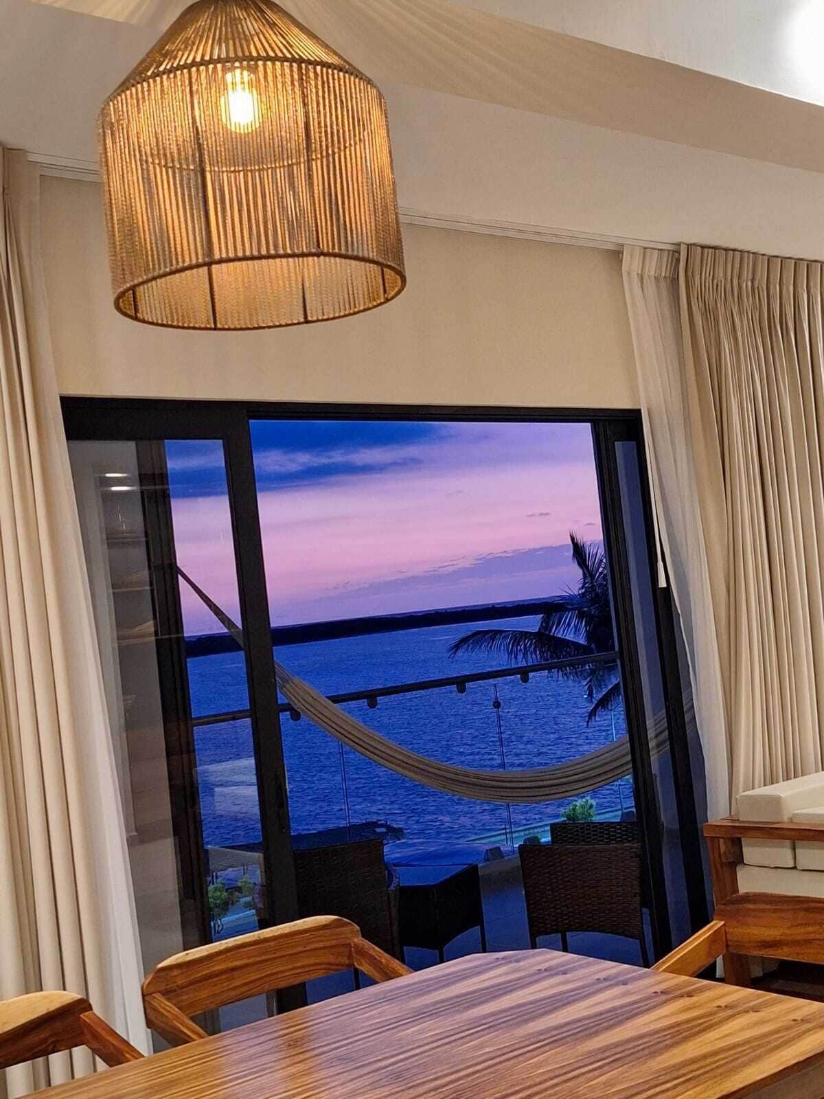 Suite Deluxe, balcón, vista al mar | Interior