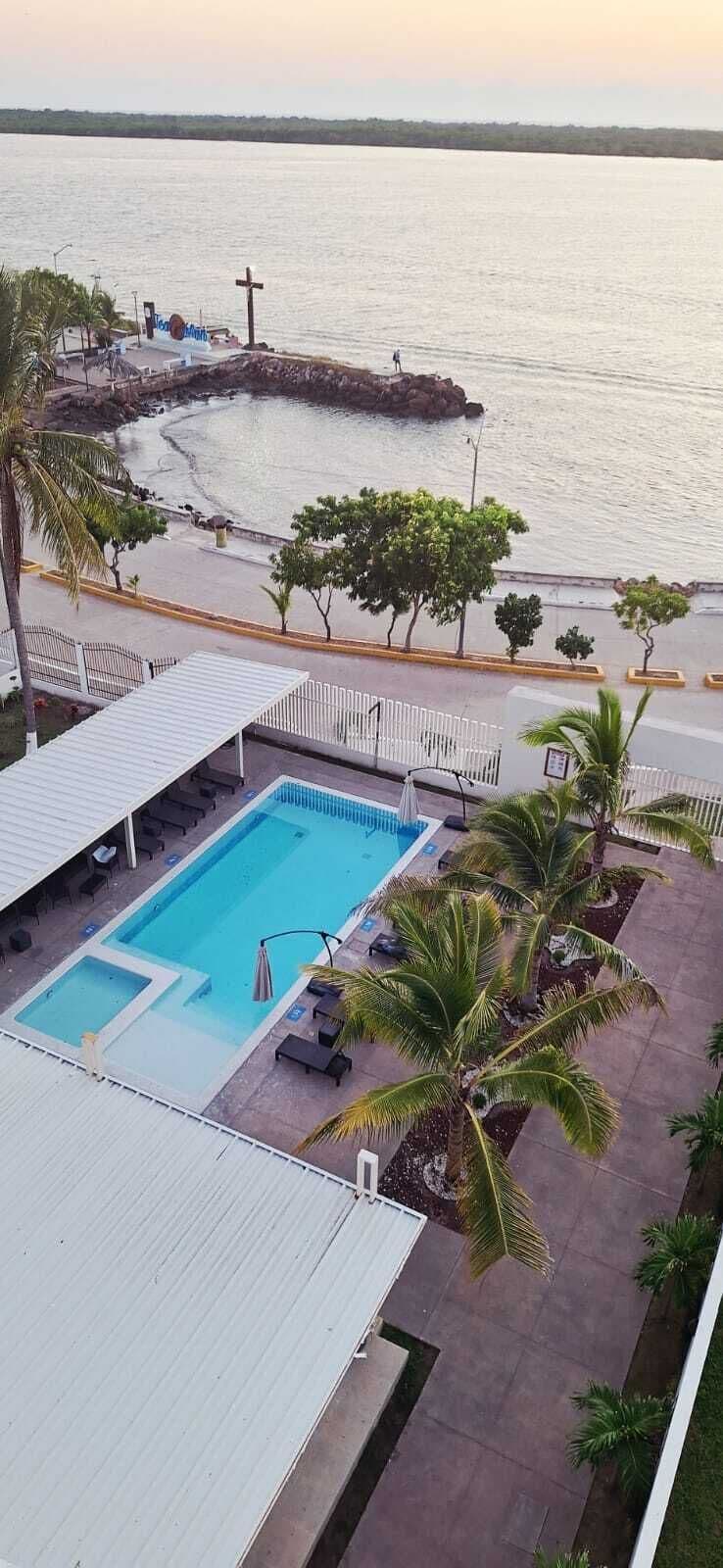15 piscinas al aire libre, sombrillas, sillones reclinables de piscina