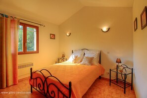 Room - Vrbo Property (PLAINE DE PERI)