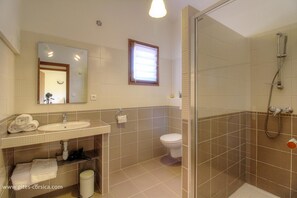 Bathroom - Vrbo Property (PLAINE DE PERI)