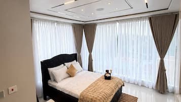 1 bedroom, in-room safe, iron/ironing board, free WiFi