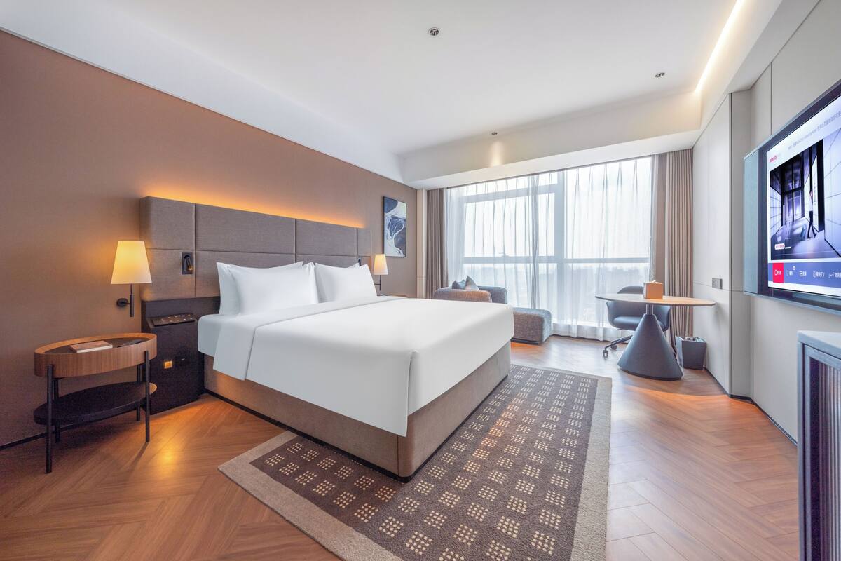 Basic Single Room, City View | Laptop workspace, blackout drapes, soundproofing, iron/ironing board