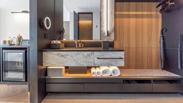 Basic Single Room, City View | Bathroom | Hair dryer, slippers, towels, shampoo