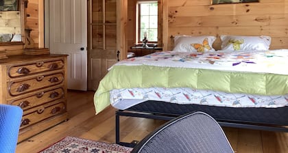Holiday Landing is a 5-bedroom lakefront home with AC in North Hero , sleeps 10!