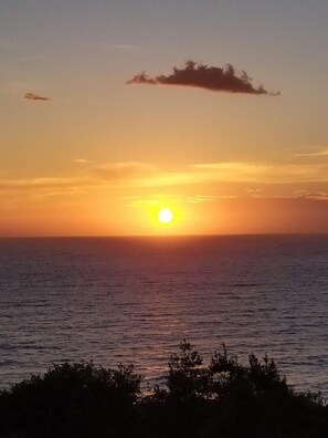 A sunset over the ocean with a clear sky. - Le 62861 - FARINOLE - Gîte (FARINOLE)