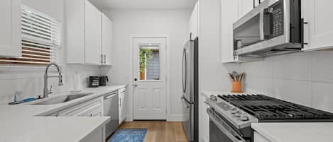Coffee/tea maker, fridge, microwave, oven