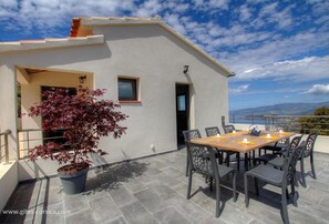 Outdoor dining - Vrbo Property (CALCATOGGIO)