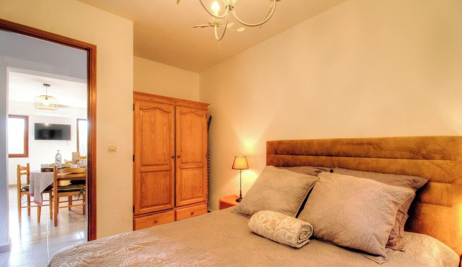 1 habitación y cuna de viaje 
