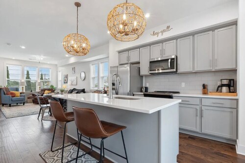 The Southern Pearl | Rooftop Lounge, 2 Parking Spaces & Dog-Friendly Comfort