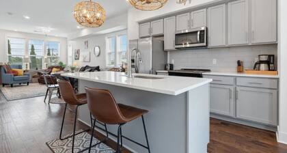 The Southern Pearl | Rooftop Lounge, 2 Parking Spaces & Dog-Friendly Comfort
