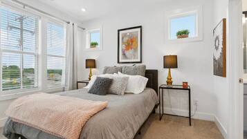 2 chambres, fer et planche à repasser, Wi-Fi gratuit, draps fournis