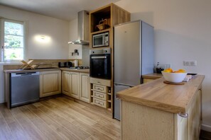Kühlschrank, Mikrowelle, Ofen, Geschirrspüler