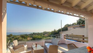 Outdoor dining - Vrbo Property (PORTO VECCHIO)