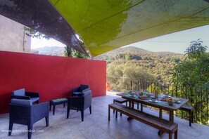 Outdoor dining - Vrbo Property (SARTENE)