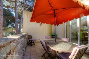 Outdoor dining - Vrbo Property (PATRIMONIO)
