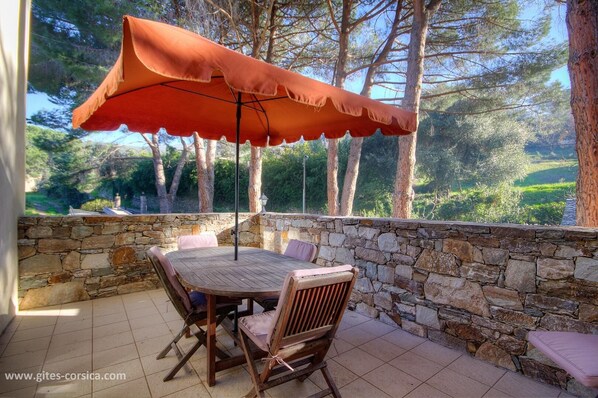 Outdoor dining - Vrbo Property (PATRIMONIO)