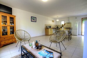 Dining - Vrbo Property (PATRIMONIO)