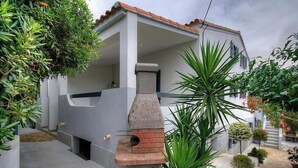 A house with a stone-built barbecue area, a covered porch, and a garden with various plants. - CAPANELLA - SERRA DI FERRO (SERRA DI FERRO)