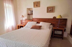 Room - Vrbo Property (AZILONE AMPAZA)