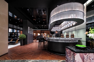Lobby lounge