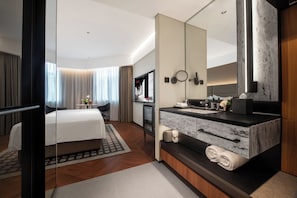 Basic Double Room, City View | Premium bedding, down duvets, free minibar, individually decorated - Intercity Hotel WeiHai Torch Eighth St. (Weihai)
