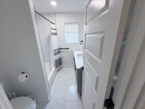 Shower, hair dryer, towels, soap - Remodeled Family Retreat with Garage & Fenced Yard (Arlington)