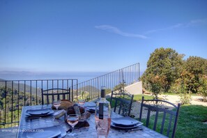 Outdoor dining - Vrbo Property (FARINOLE)