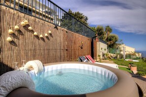 Outdoor spa tub - Vrbo Property (BASTIA)